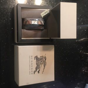 Burberry Women’s Nova Check/Silver Watch